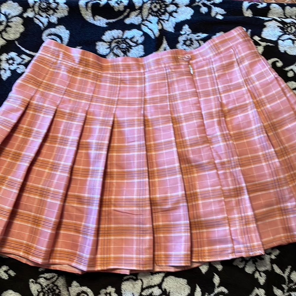 Pleated plaid pink skirt